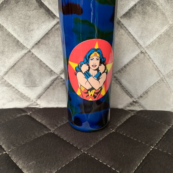 Wonder Woman tumbler - Picture 4 of 5